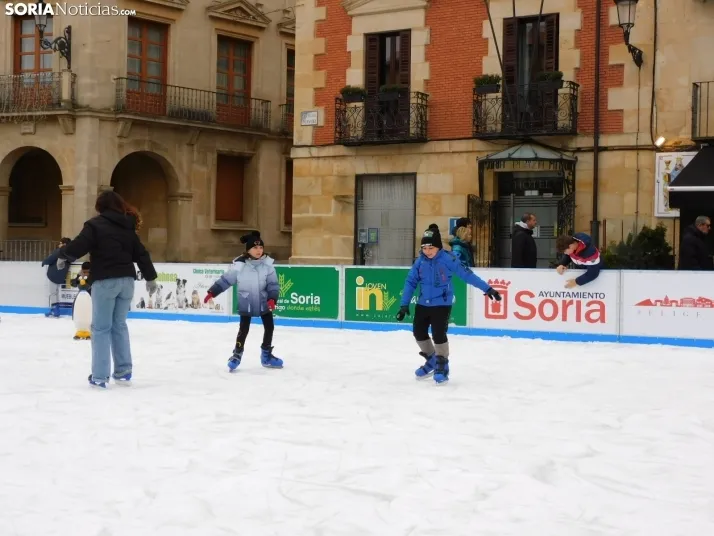 Soria patina sobre hielo, en fotos