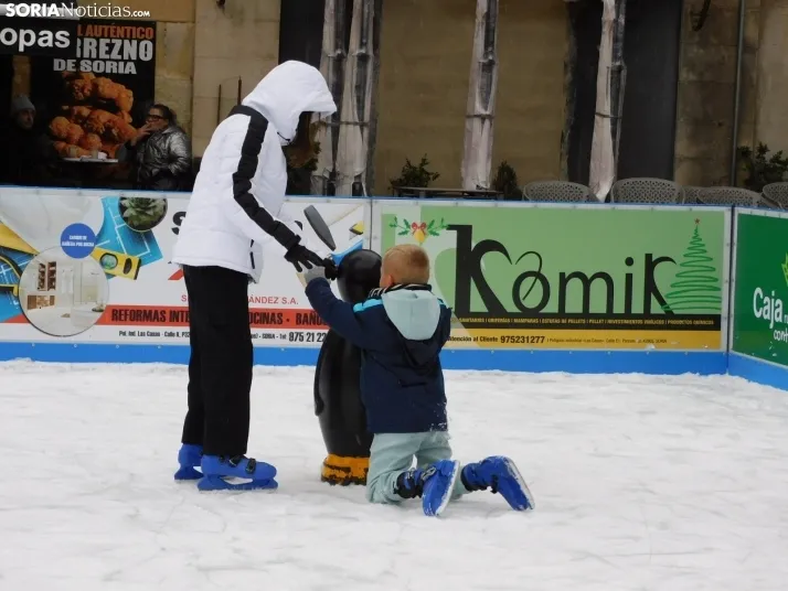 Soria patina sobre hielo, en fotos