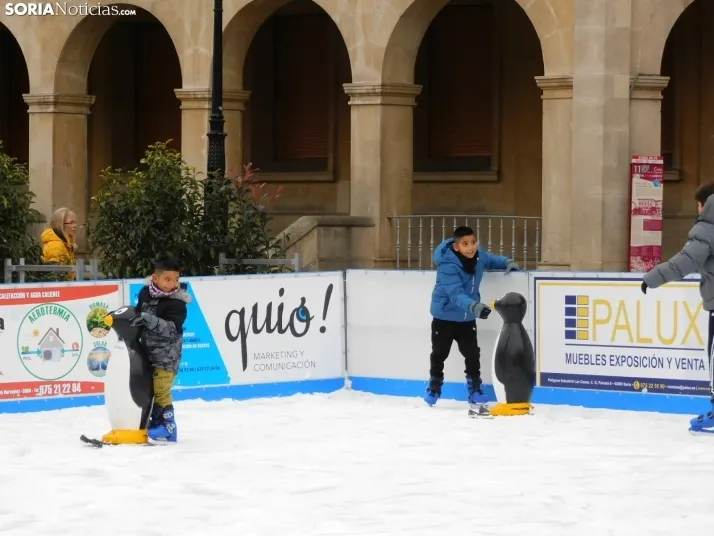 Soria patina sobre hielo, en fotos