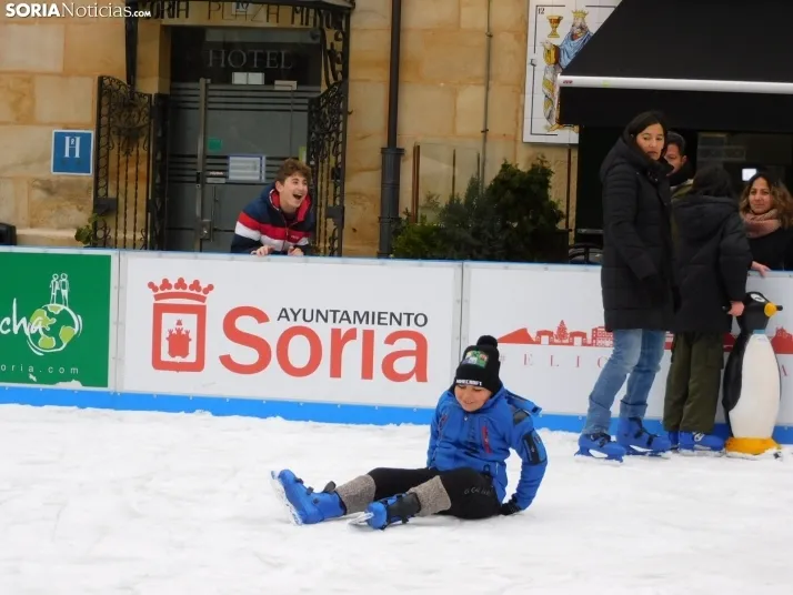Soria patina sobre hielo, en fotos