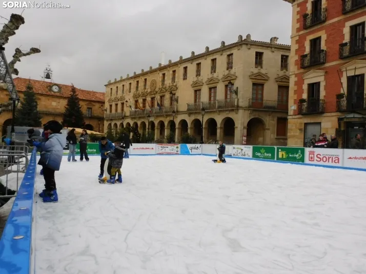 Soria patina sobre hielo, en fotos