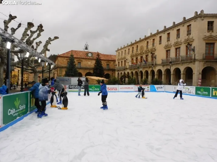 Soria patina sobre hielo, en fotos