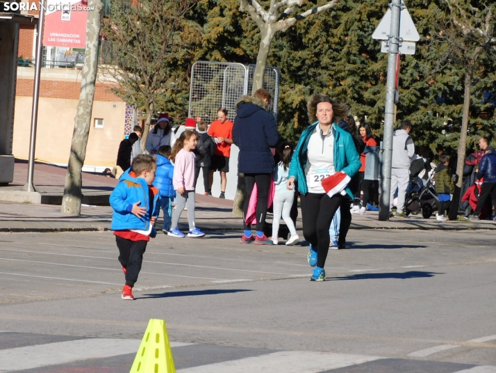 EN FOTOS | Golmayo se adelanta a las fiestas con su divertida carrera por relevos de Navidad