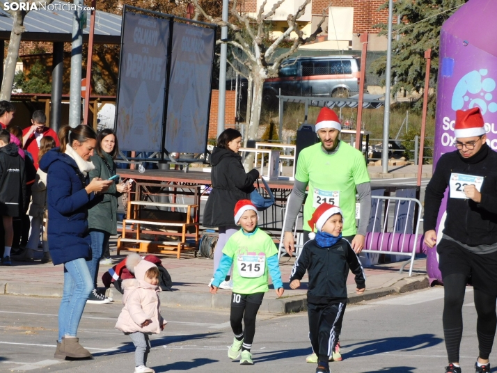 EN FOTOS | Golmayo se adelanta a las fiestas con su divertida carrera por relevos de Navidad