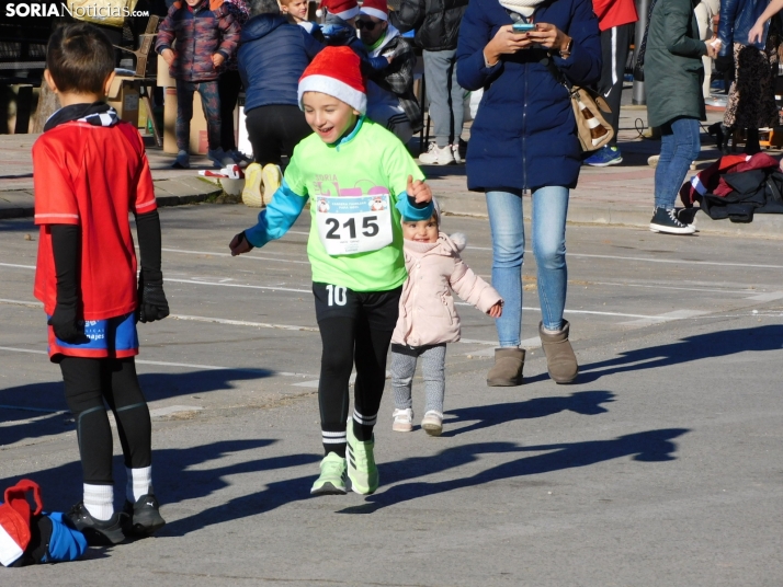 EN FOTOS | Golmayo se adelanta a las fiestas con su divertida carrera por relevos de Navidad