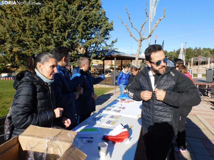 EN FOTOS | Golmayo se adelanta a las fiestas con su divertida carrera por relevos de Navidad