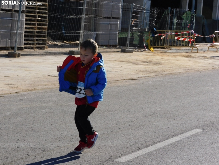 EN FOTOS | Golmayo se adelanta a las fiestas con su divertida carrera por relevos de Navidad