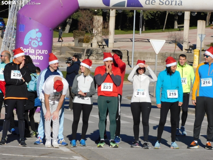 EN FOTOS | Golmayo se adelanta a las fiestas con su divertida carrera por relevos de Navidad