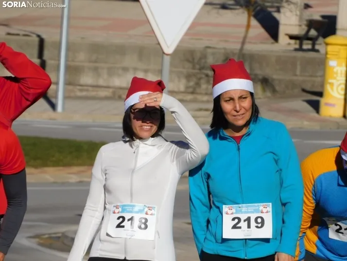 EN FOTOS | Golmayo se adelanta a las fiestas con su divertida carrera por relevos de Navidad