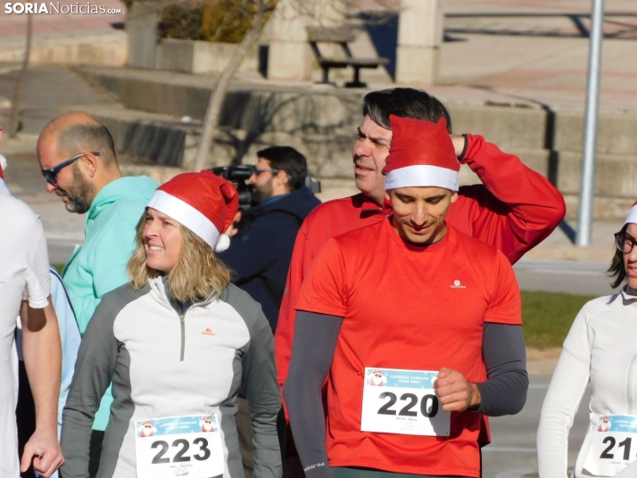 EN FOTOS | Golmayo se adelanta a las fiestas con su divertida carrera por relevos de Navidad