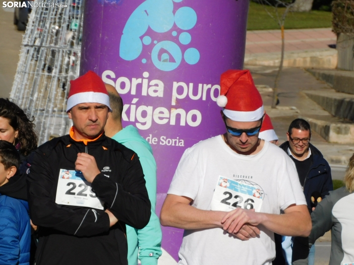 EN FOTOS | Golmayo se adelanta a las fiestas con su divertida carrera por relevos de Navidad