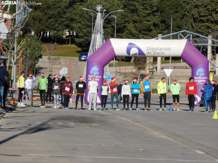 EN FOTOS | Golmayo se adelanta a las fiestas con su divertida carrera por relevos de Navidad