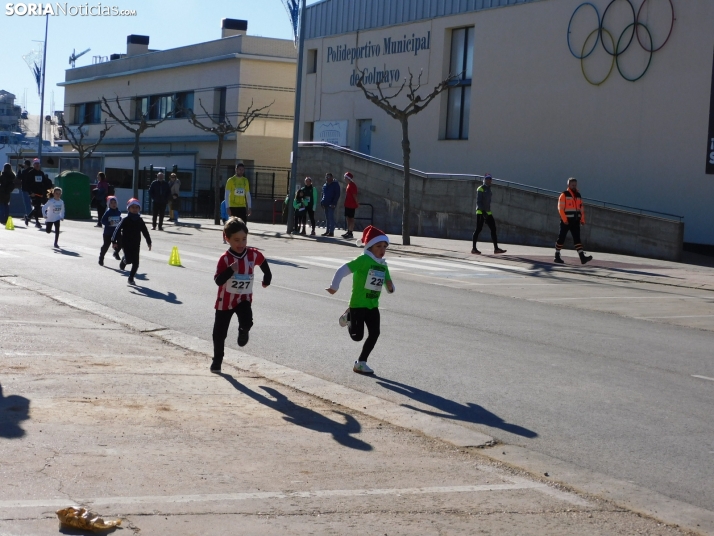 EN FOTOS | Golmayo se adelanta a las fiestas con su divertida carrera por relevos de Navidad