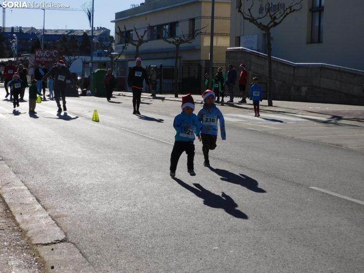 EN FOTOS | Golmayo se adelanta a las fiestas con su divertida carrera por relevos de Navidad