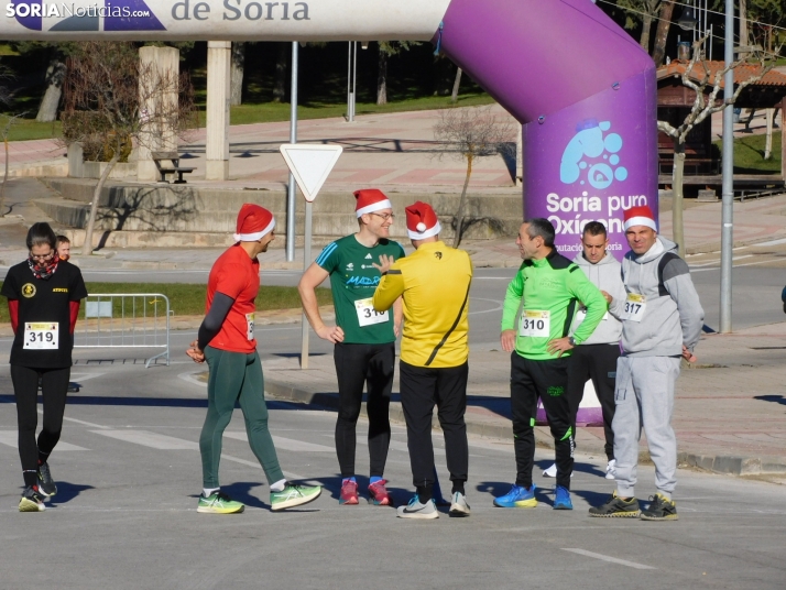 EN FOTOS | Golmayo se adelanta a las fiestas con su divertida carrera por relevos de Navidad