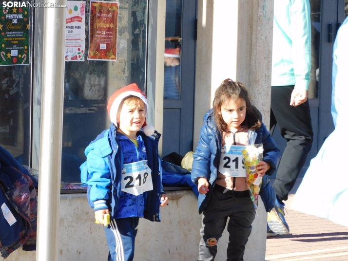 EN FOTOS | Golmayo se adelanta a las fiestas con su divertida carrera por relevos de Navidad