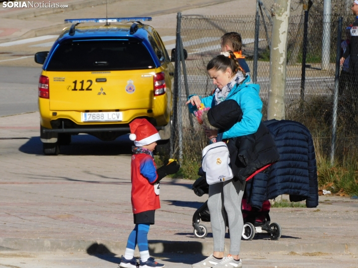 EN FOTOS | Golmayo se adelanta a las fiestas con su divertida carrera por relevos de Navidad