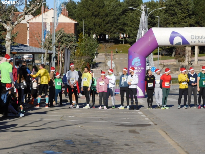 EN FOTOS | Golmayo se adelanta a las fiestas con su divertida carrera por relevos de Navidad