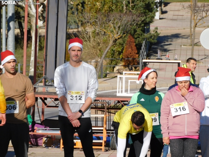 EN FOTOS | Golmayo se adelanta a las fiestas con su divertida carrera por relevos de Navidad