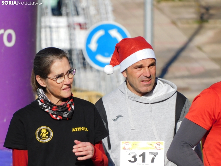 EN FOTOS | Golmayo se adelanta a las fiestas con su divertida carrera por relevos de Navidad