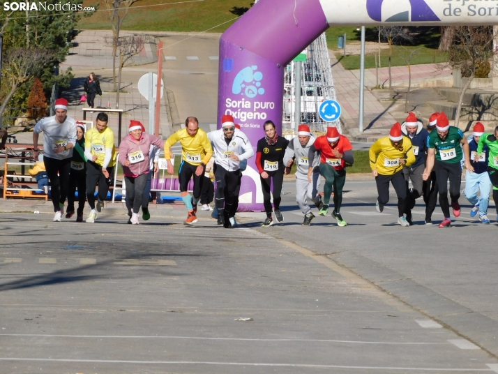 EN FOTOS | Golmayo se adelanta a las fiestas con su divertida carrera por relevos de Navidad