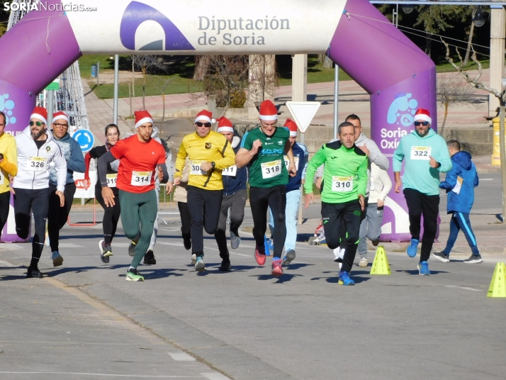 EN FOTOS | Golmayo se adelanta a las fiestas con su divertida carrera por relevos de Navidad