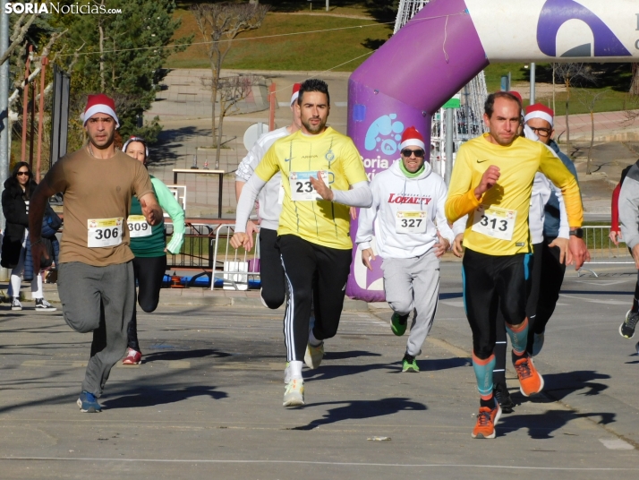 EN FOTOS | Golmayo se adelanta a las fiestas con su divertida carrera por relevos de Navidad