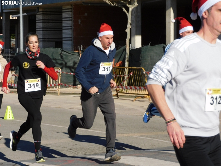 EN FOTOS | Golmayo se adelanta a las fiestas con su divertida carrera por relevos de Navidad