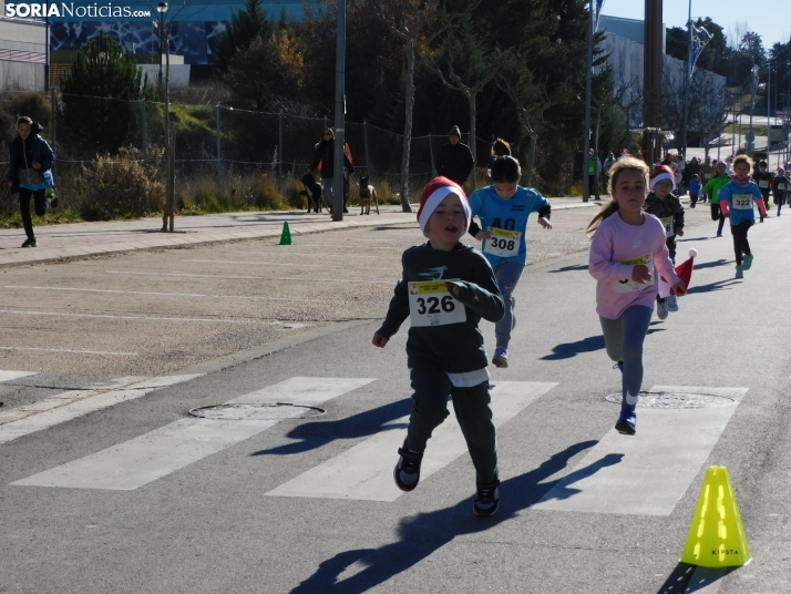 EN FOTOS | Golmayo se adelanta a las fiestas con su divertida carrera por relevos de Navidad