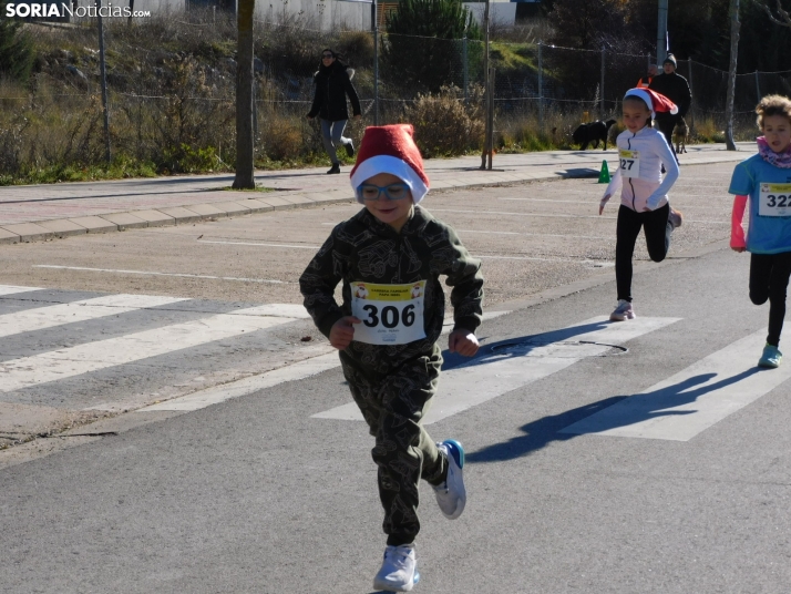 EN FOTOS | Golmayo se adelanta a las fiestas con su divertida carrera por relevos de Navidad