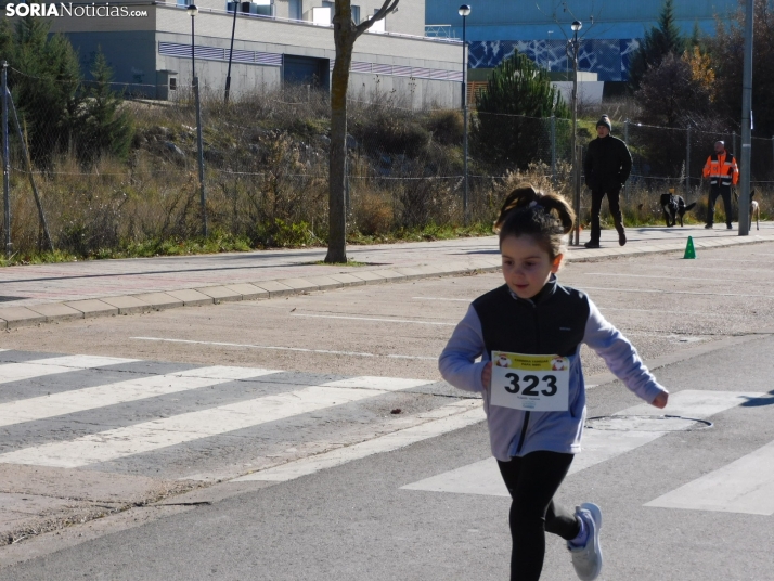 EN FOTOS | Golmayo se adelanta a las fiestas con su divertida carrera por relevos de Navidad