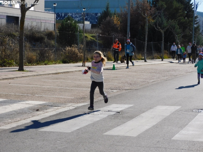 EN FOTOS | Golmayo se adelanta a las fiestas con su divertida carrera por relevos de Navidad