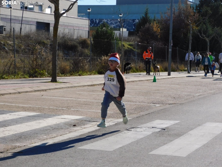 EN FOTOS | Golmayo se adelanta a las fiestas con su divertida carrera por relevos de Navidad