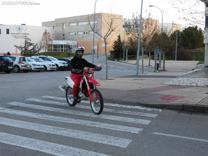 Decenas de Pap&aacute; Noeles hacen rugir sus motos en la 'Papanoelada', en fotos