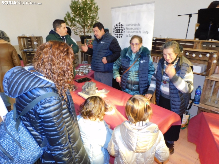 En im&aacute;genes: Centenares de sorianos visitan el II Mercado Navide&ntilde;o de San Andr&eacute;s 