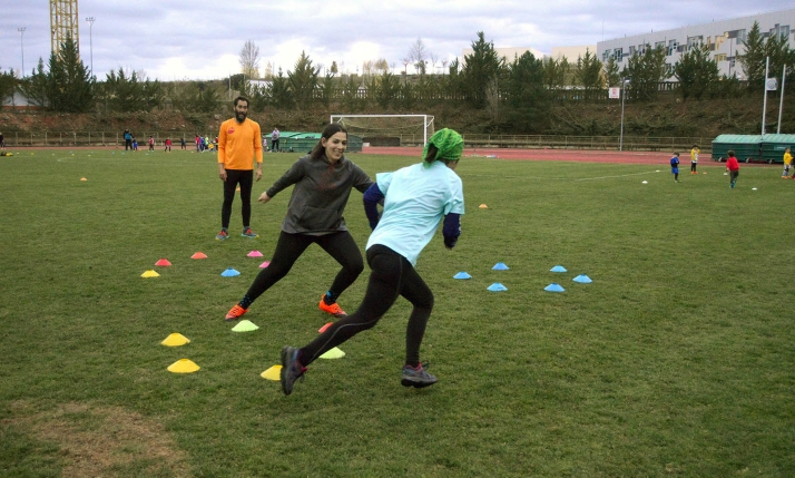 Alba Aguilera sigue con la selección regional M16 mientras el Ingenieros estrena el Touch Rugby