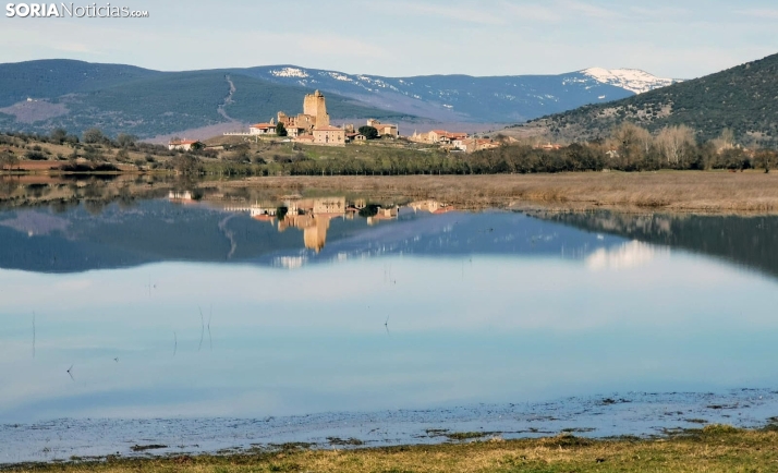 Formalizado el contrato para la recuperación de la laguna de Hinojosa de la Sierra 