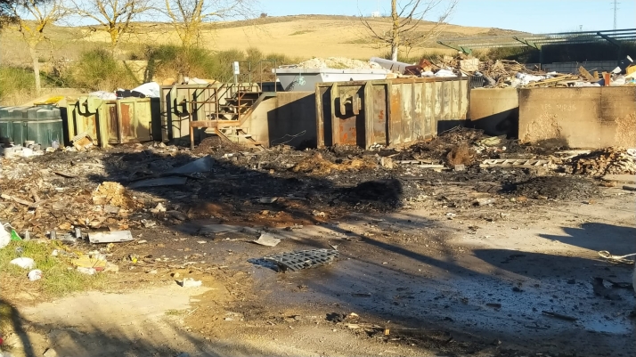 Ecologistas en Acción denuncia un incendio intencionado en el punto limpio de Gómara