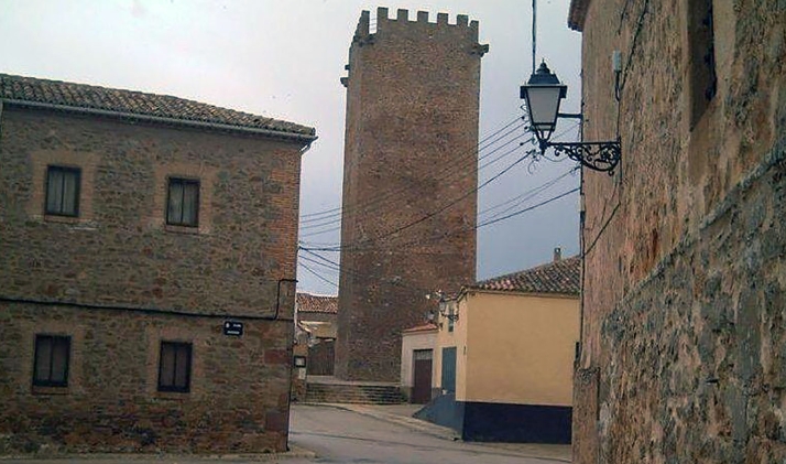 Adelante la restauración de un tramo de muralla del torreón de Noviercas