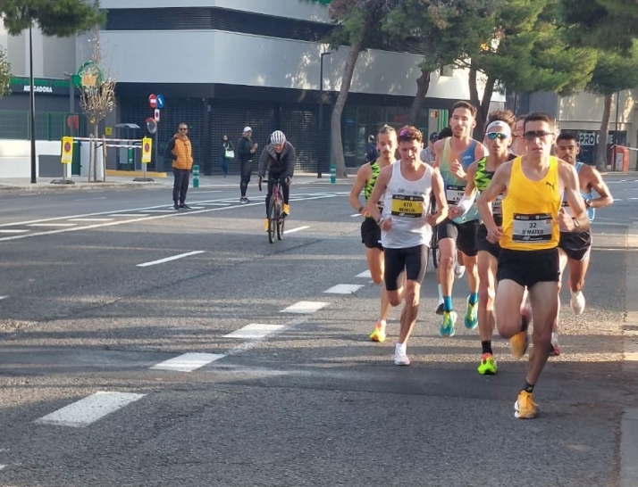 Dani Mateo e Ibrahim Chakir finalizan la Maratón de Valencia entre los 26 primeros clasificados