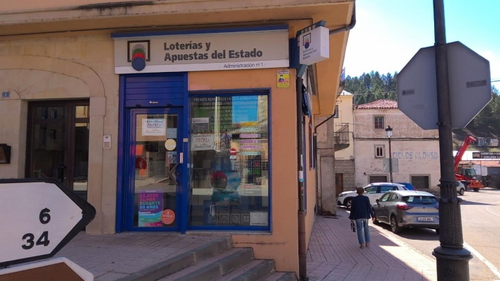 Parte de un cuarto premio, vendido en Pinares