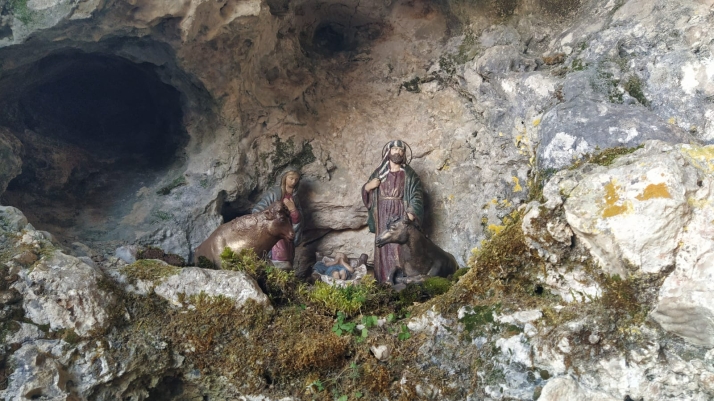 Golmayo celebra su tradición navideña con la subida del Belén a la cueva