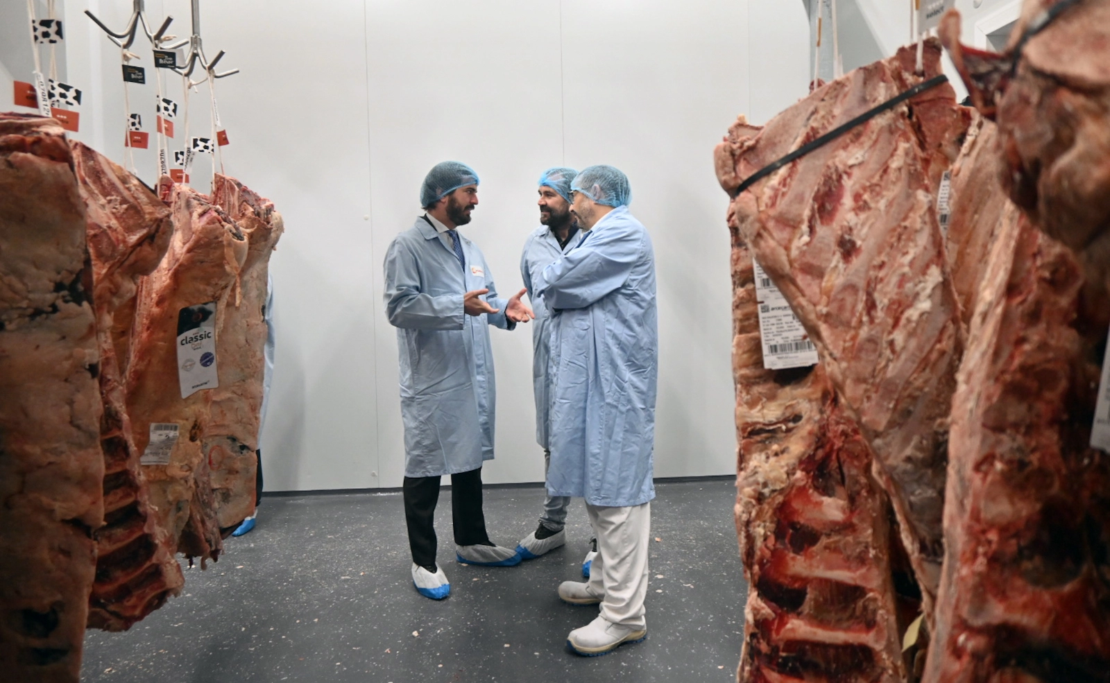 El vicepresidente de la Junta muestra su apoyo a la industria cárnica frente a quienes quieren desprestigiarla