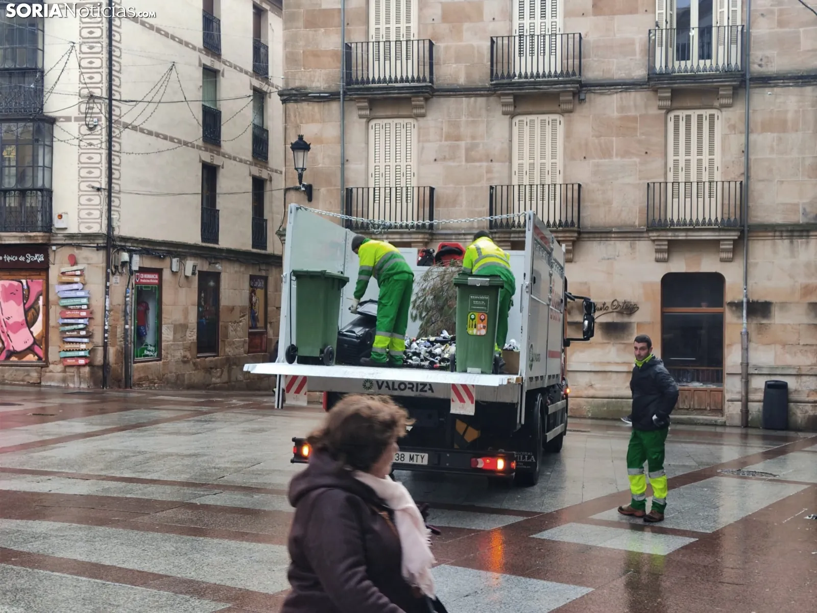 Una imagen de las labores hoy jueves. /SG
