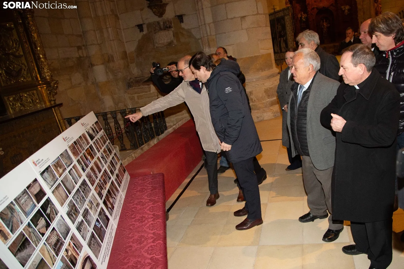 Mañueco presenta la actuación en el claustro y la fachada de la Concatedral de San Pedro