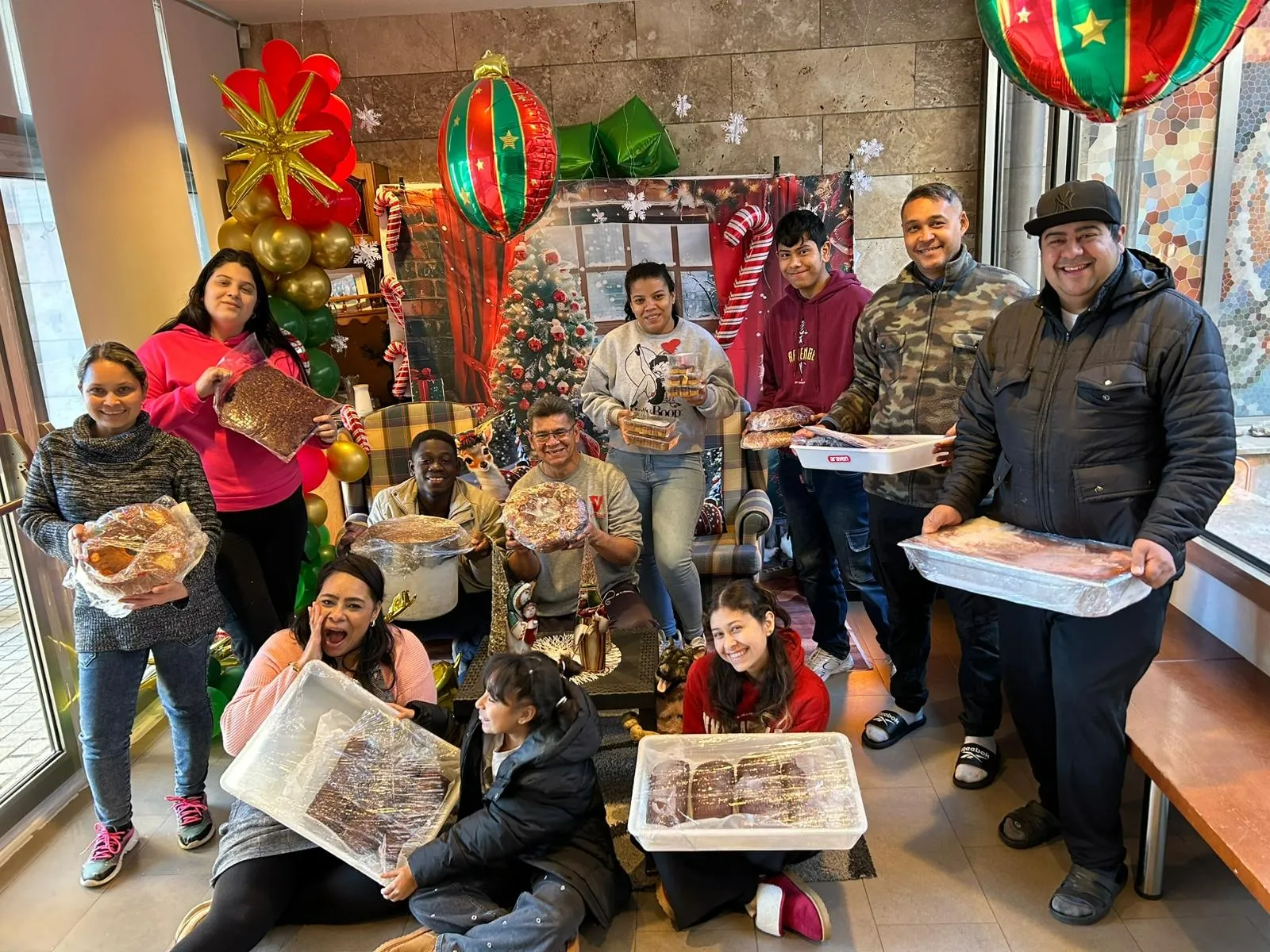 Foto 2 - El CIFP La Merced dona una comida solidaria para el Hogar del Padre &Aacute;ngel