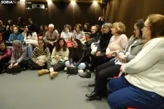 Una imagen del taller de elaboración de tocado. /PC