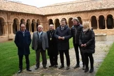 Mañueco presenta la actuación en el claustro y la fachada de la Concatedral de San Pedro