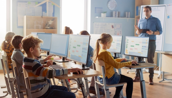 La Junta y Empresa Familiar de Castilla y León impulsan el emprendimiento entre el alumnado