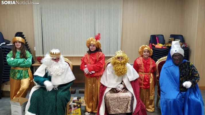 Fotos: Los Reyes Magos visitaron varios lugares de la provincia como Golmayo o la Barriada